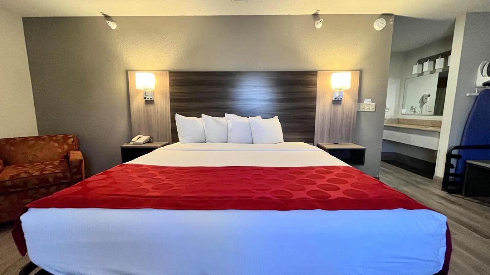 Ramada By Wyndham Platte Kci Airport