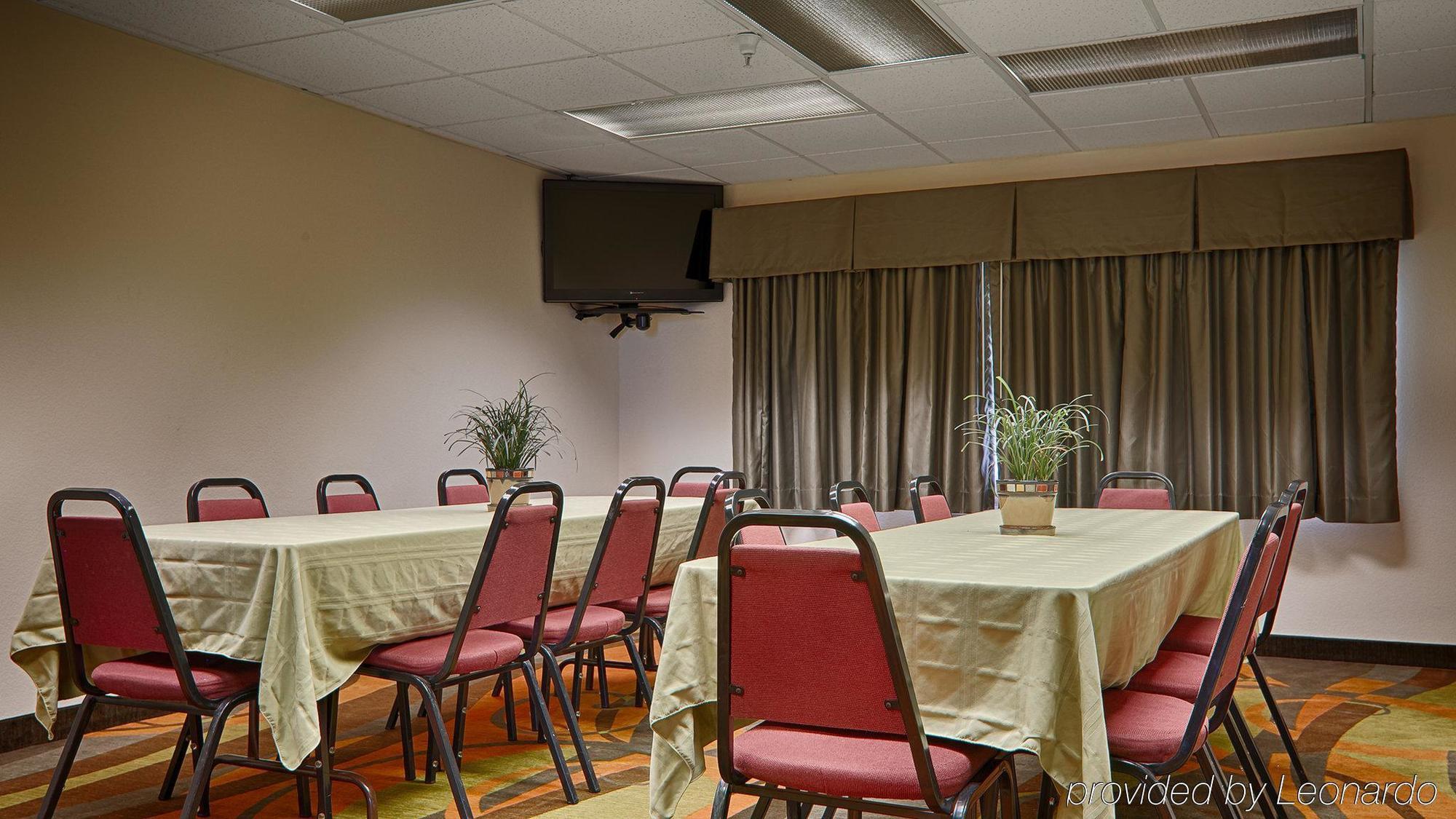 Ramada By Wyndham Platte Kci Airport Motel 2*