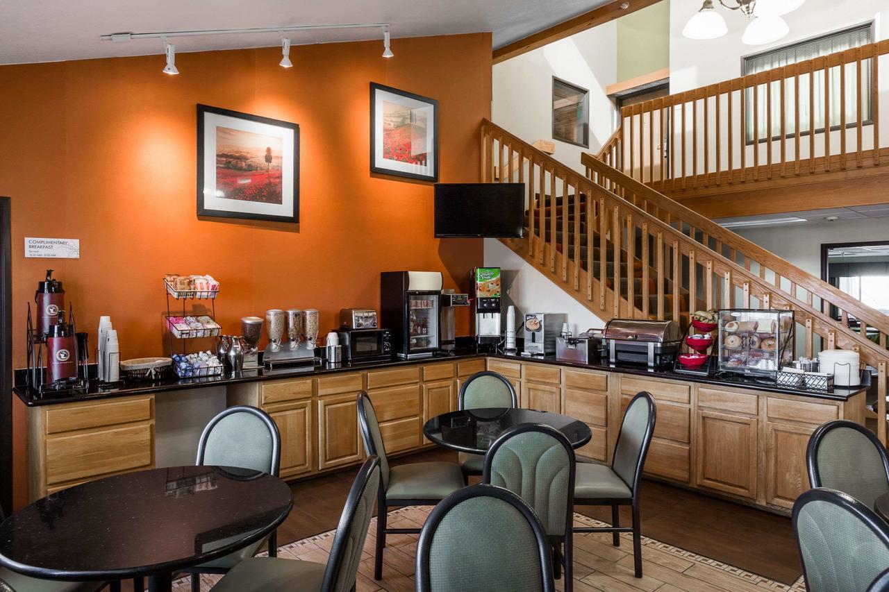 Ramada By Wyndham Platte Kci Airport Motel