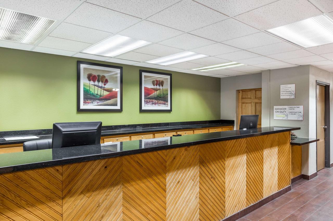 Ramada By Wyndham Platte Kci Airport Motel